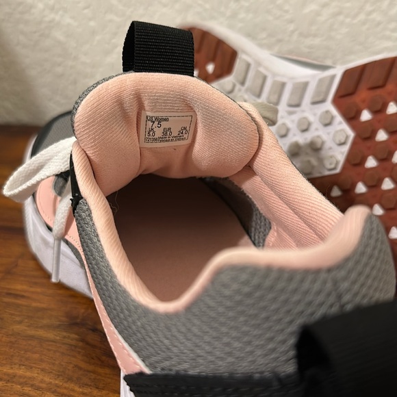 Woman’s Vans - Picture 3 of 5